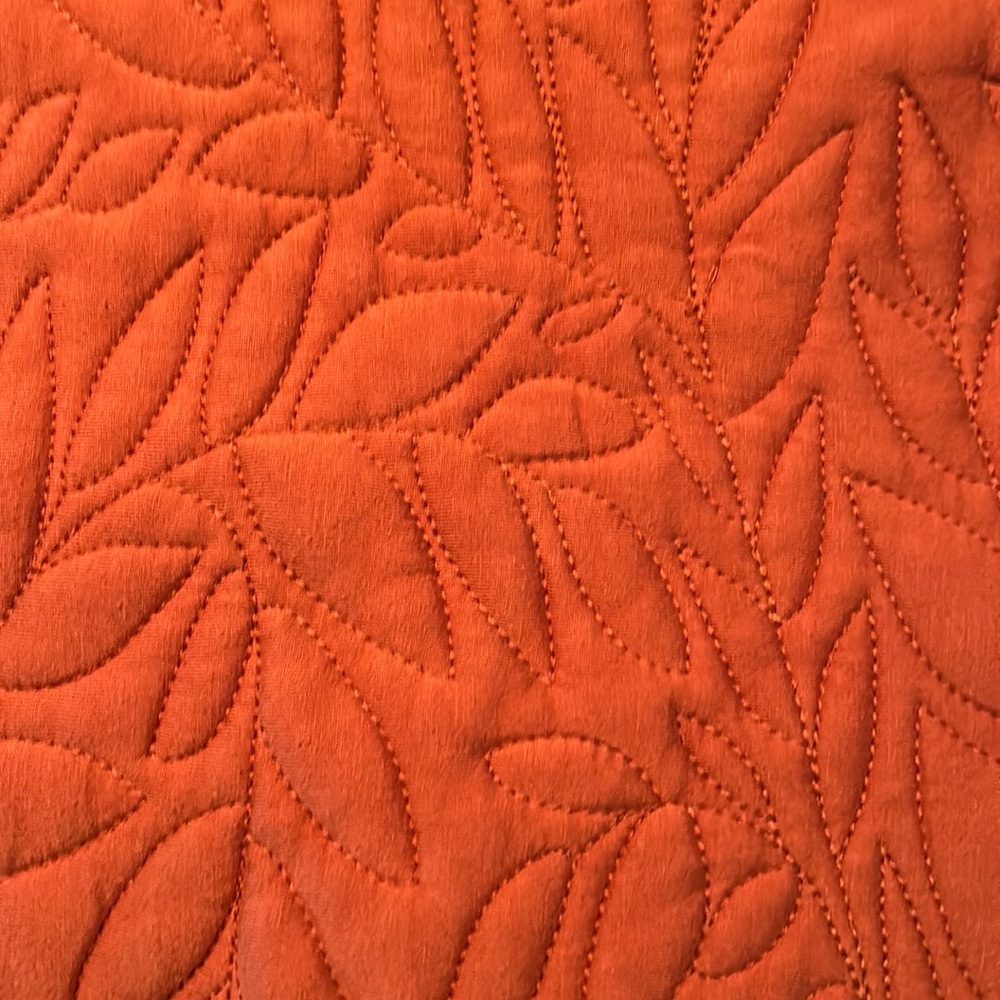 Kate Quinn bamboo quilt, leaf pattern